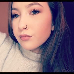 Meet your Posher, Emilee